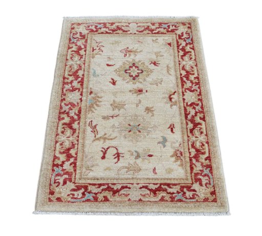 Surface texture of New Farahan rug with natural Wool and intricate pattern