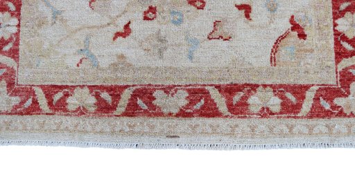 Corner detail of New Farahan rug showing border pattern and Wool pile