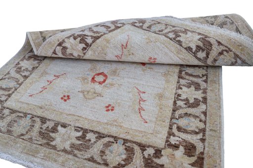 Surface texture of New Farahan rug with natural Wool and intricate pattern