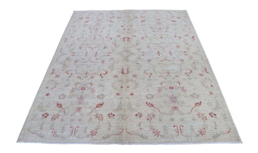 Surface texture of New Farahan rug with natural Wool and intricate pattern
