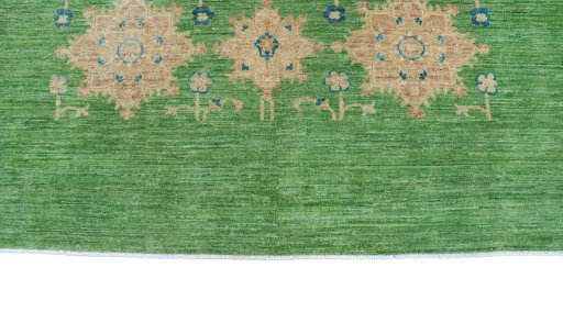 Corner detail of New Farahan rug showing border pattern and Wool pile
