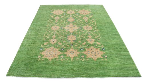 Surface texture of New Farahan rug with natural Wool and intricate pattern