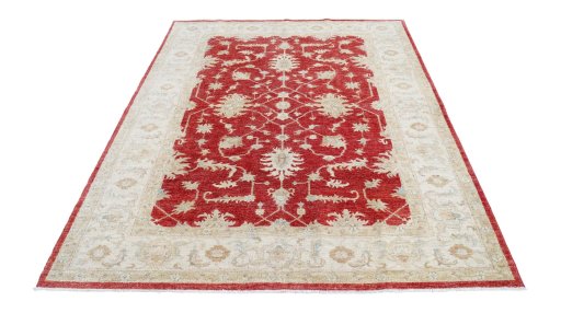 Surface texture of New Farahan rug with natural Wool and intricate pattern