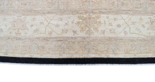 Corner detail of New Farahan rug showing border pattern and Wool pile