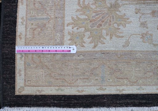 Central medallion detail of New Farahan rug from Pakistan