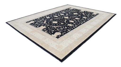 Corner detail of New Farahan rug showing border pattern and Wool pile