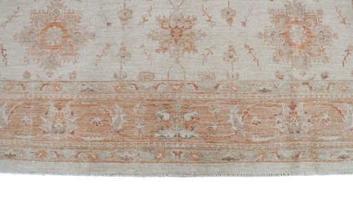 Corner detail of New Farahan rug showing border pattern and Wool pile