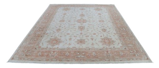 Surface texture of New Farahan rug with natural Wool and intricate pattern