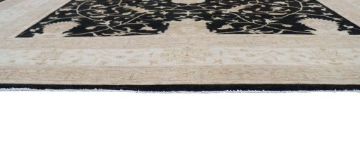 Corner detail of New Farahan rug showing border pattern and Wool pile