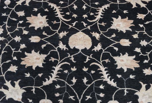 Central medallion detail of New Farahan rug from Pakistan