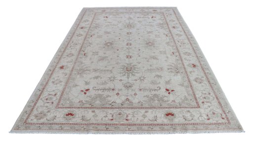 Surface texture of New Farahan rug with natural Wool and intricate pattern
