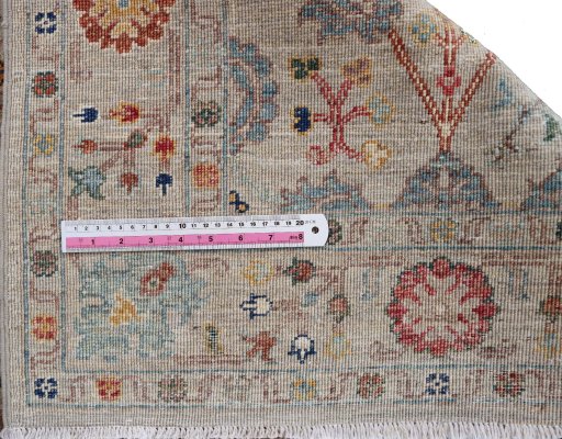 Central medallion detail of New Farahan rug from Pakistan