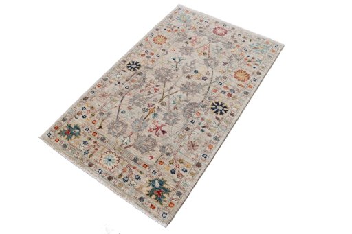 Corner detail of New Farahan rug showing border pattern and Wool pile