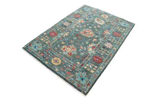 Corner detail of New Farahan rug showing border pattern and Wool pile
