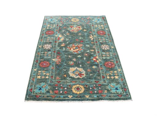 Surface texture of New Farahan rug with natural Wool and intricate pattern
