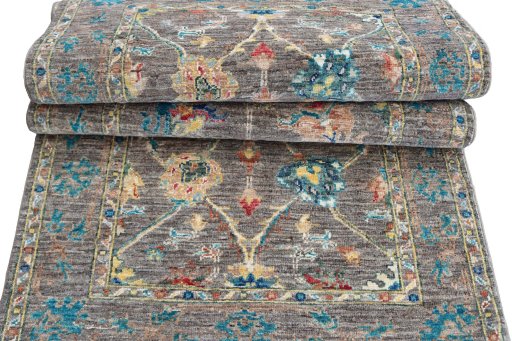 Surface texture of New Farahan rug with natural Wool and intricate pattern