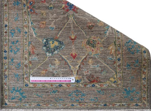 Central medallion detail of New Farahan rug from Pakistan