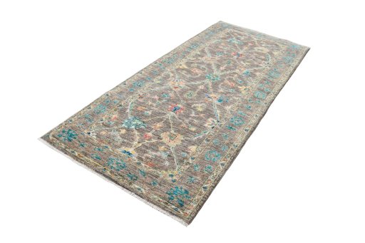 Corner detail of New Farahan rug showing border pattern and Wool pile