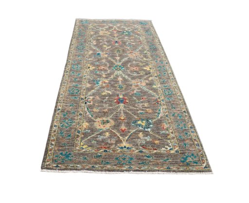 Surface texture of New Farahan rug with natural Wool and intricate pattern