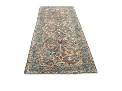 Surface texture of New Farahan rug with natural Wool and intricate pattern