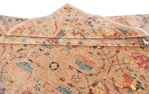 Surface texture of New Farahan rug with natural Wool and intricate pattern