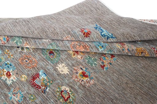 Surface texture of New Farahan rug with natural Wool and intricate pattern