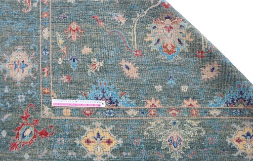 Central medallion detail of New Farahan rug from Pakistan