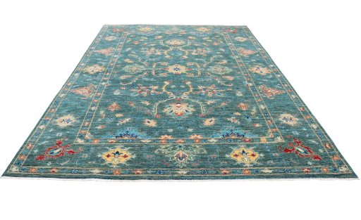 Surface texture of New Farahan rug with natural Wool and intricate pattern