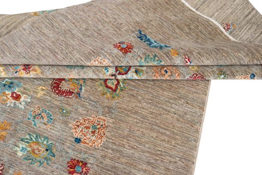 Surface texture of New Farahan rug with natural Wool and intricate pattern