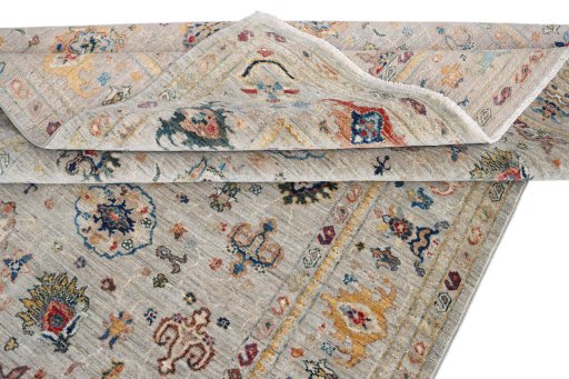 Surface texture of New Farahan rug with natural Wool and intricate pattern