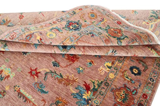 Surface texture of New Farahan rug with natural Wool and intricate pattern