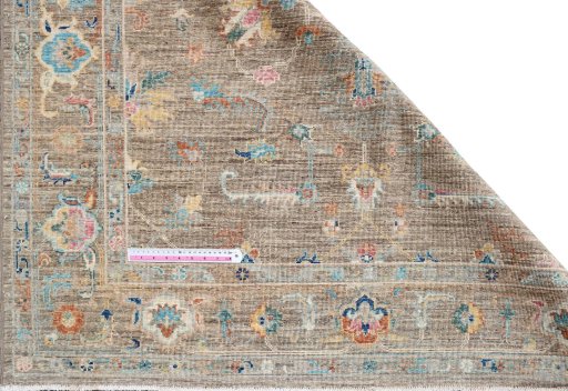 Central medallion detail of New Farahan rug from Pakistan