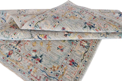 Surface texture of New Farahan rug with natural Wool and intricate pattern