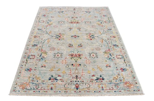 Surface texture of New Farahan rug with natural Wool and intricate pattern