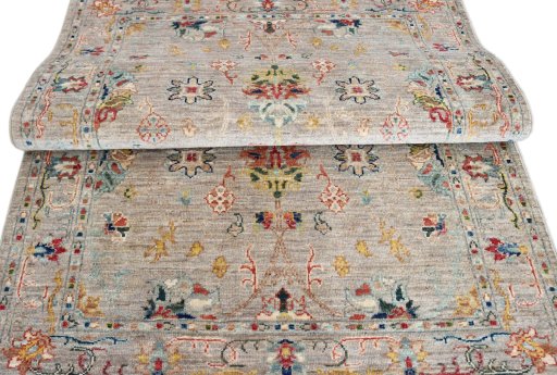 Surface texture of New Farahan rug with natural Wool and intricate pattern
