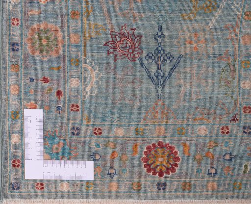 Corner detail of New Farahan rug showing border pattern and Wool pile