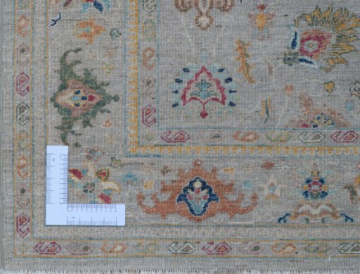 Corner detail of New Farahan rug showing border pattern and Wool pile