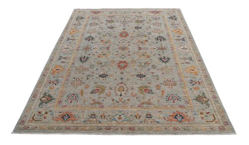 Surface texture of New Farahan rug with natural Wool and intricate pattern