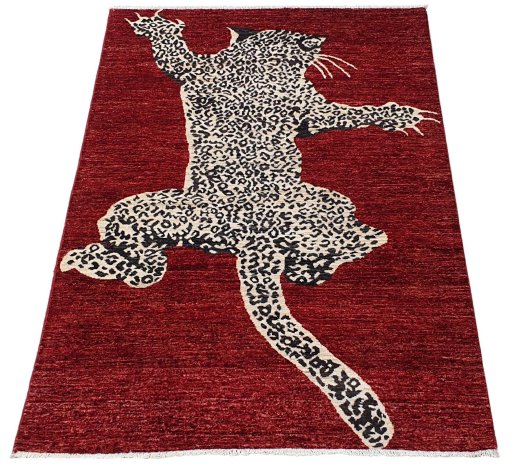 Corner detail of New Farahan rug showing border pattern and Wool pile