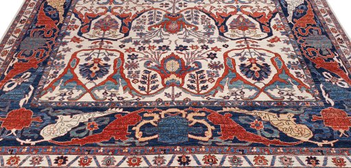 Surface texture of New Farahan rug with natural Wool and intricate pattern