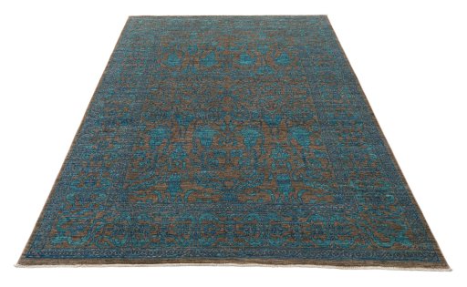 Surface texture of New Farahan rug with natural Wool and intricate pattern