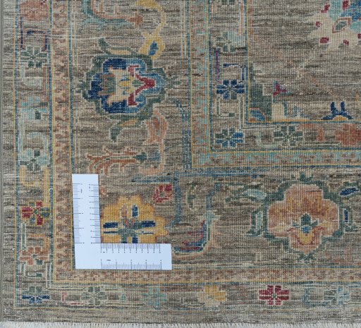Corner detail of New Farahan rug showing border pattern and Wool pile