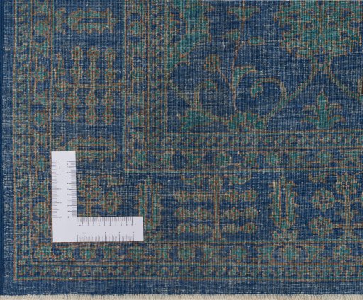 Corner detail of New Farahan rug showing border pattern and Wool pile
