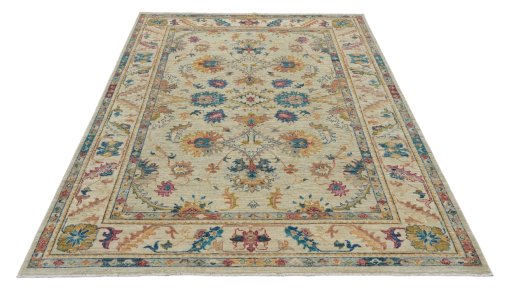 Surface texture of New Farahan rug with natural Wool and intricate pattern