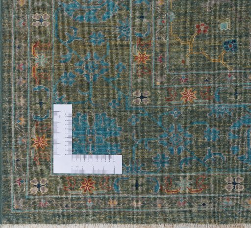 Corner detail of New Farahan rug showing border pattern and Wool pile