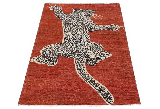 Corner detail of New Farahan rug showing border pattern and Wool pile