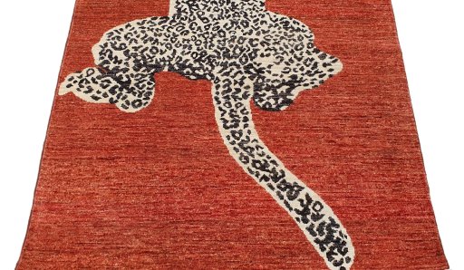 Surface texture of New Farahan rug with natural Wool and intricate pattern