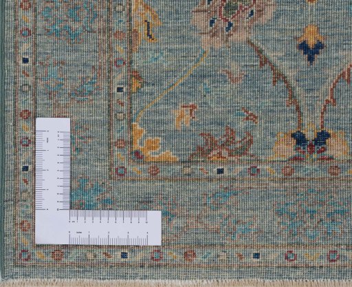 Corner detail of New Farahan rug showing border pattern and Wool pile