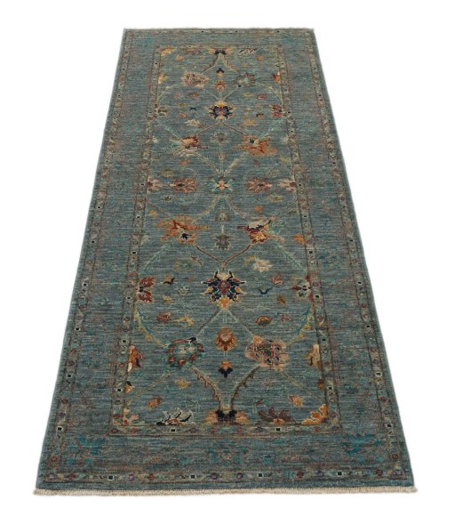 Surface texture of New Farahan rug with natural Wool and intricate pattern