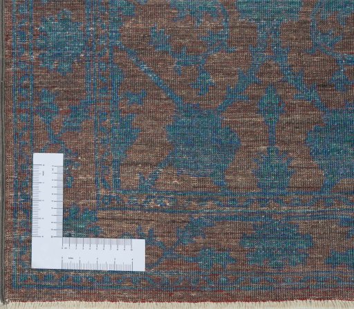 Corner detail of New Farahan rug showing border pattern and Wool pile